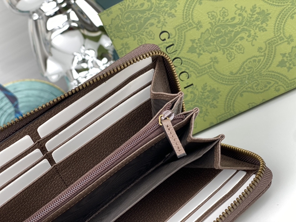 グッチ財布コピー着用イメージ